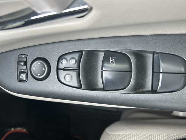 日産 セレナ X 沖縄県 2017(平29)年 6.2万km ダイヤモンドブラック 2トーン 純正ナビ・TV・Bluetooth・CD・DVD/全方位カメラ/ETC/ドライブレコーダー/片側パワースライドドア/デジタルインナーミラー/プロパイロット/コーナーセンサー/衝突軽減システム/オートライト/レーンキープアシスト/電子サイドブレーキ