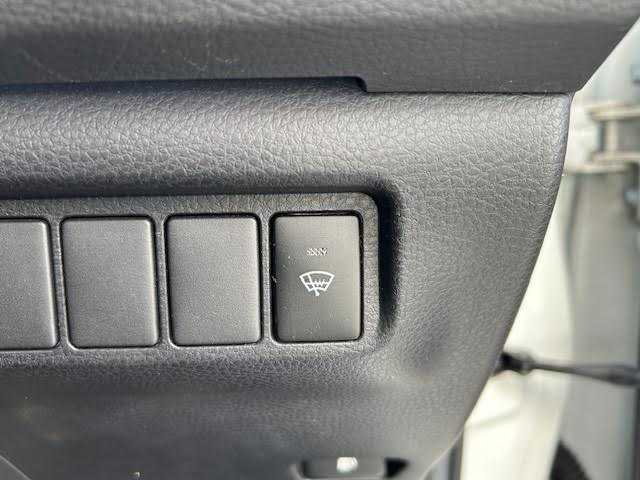 トヨタ ハリアー エレガンス G’s 道東・釧路十勝 2017(平29)年 7.6万km ホワイトパールクリスタルシャイン 4WD/サンルーフ　/純正９インチSDナビ　/(AM/FM/フルセグTV/ＤＶＤ再生/Ｂｌｕｅｔｏｏｔｈ接続)　/前後ドライブレコーダー　/ビルトインＥＴＣ2.0　/バックカメラ　/運転席パワーシート　/MTモード付AT/横滑り防止装置/スマートキー/プッシュスタート　/純正ＨＩＤヘッドライト　/純正１９インチアルミホイール/純正フロアマット/サマータイヤ積み込み/・235/50/R15/・溝5ミリ/・社外アルミホイール