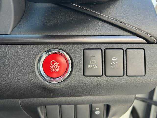 トヨタ ハリアー エレガンス G’s 道東・釧路十勝 2017(平29)年 7.6万km ホワイトパールクリスタルシャイン 4WD/サンルーフ　/純正９インチSDナビ　/(AM/FM/フルセグTV/ＤＶＤ再生/Ｂｌｕｅｔｏｏｔｈ接続)　/前後ドライブレコーダー　/ビルトインＥＴＣ2.0　/バックカメラ　/運転席パワーシート　/MTモード付AT/横滑り防止装置/スマートキー/プッシュスタート　/純正ＨＩＤヘッドライト　/純正１９インチアルミホイール/純正フロアマット/サマータイヤ積み込み/・235/50/R15/・溝5ミリ/・社外アルミホイール