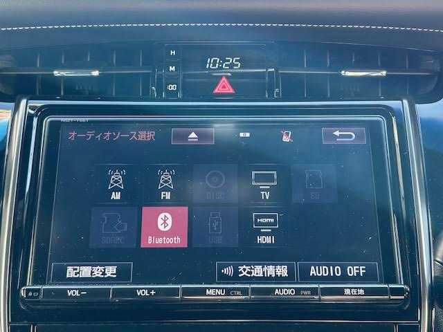 トヨタ ハリアー エレガンス G’s 埼玉県 2017(平29)年 7.6万km ホワイトパールクリスタルシャイン 純正SDナビ/サンルーフ/ステアリングアシステッド・ビークルスタビリティコントロール/ドライブレコーダー/バックカメラ/Bluetooth/MT付AT/４WD/寒冷地仕様/純正アルミ積み込み/デュアルエアコン/純正フロアマット/スペアキー