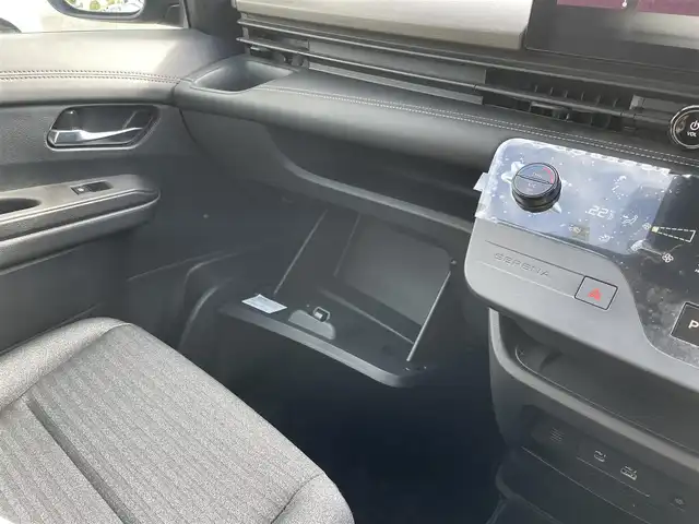 日産 セレナ ハイウェイスター V 栃木県 2023(令5)年 6.2万km ミディアムブルーメタリック プロパイロット/衝突回避ステアリングアシスト/インテリジェント エマージェンシーブレーキ/インテリジェントFCW/インテリジェント LI＋LDW/インテリジェント BSI＋BSW/純正12.3インチワイドナビ/・フルセグTV（TVキャンセラー）/・BT/Applecarplay/Androidauto/・HDMI/AM.FM/純正フリップダウンモニター/アラウンドビューモニター/インテリジェントスマートルームミラー/ビルトインETC/ハンズフリー両側電動スライドドア/ワイヤレス充電/クリアランスソナー/電子パーキングブレーキ/オートホールド/LEDヘッドライト/フォグランプ/オートライト/革巻きステアリング/ステアリングスイッチ/パドルシフト/アイドリングストップ/純正16インチAW/純正フロアマット/純正ドアバイザー/電動格納ウィンカーミラー/横滑り防止システム