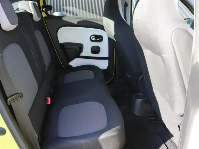 ルノー トゥインゴ インテンス 長野県 2017(平29)年 2.3万km 黄 ・Panasonic 9型ナビ /・バックカメラ /・フルセグTV /・オートクルーズ /・パーキングアシスト /・パークセンサー /・アイドリングストップ /・キーレス /・純正16インチAW /・ETC