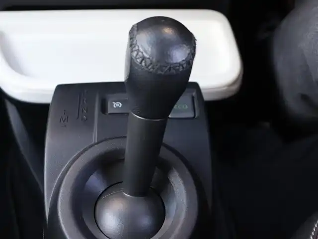 ルノー トゥインゴ インテンス 長野県 2017(平29)年 2.3万km 黄 ・Panasonic 9型ナビ /・バックカメラ /・フルセグTV /・オートクルーズ /・パーキングアシスト /・パークセンサー /・アイドリングストップ /・キーレス /・純正16インチAW /・ETC