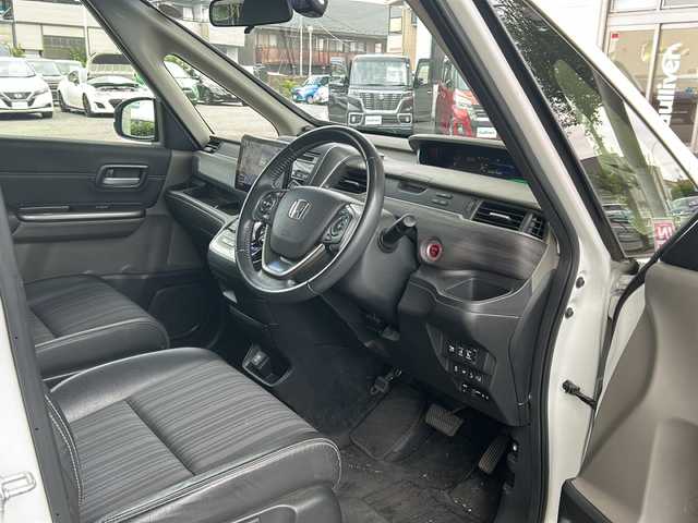 ホンダ フリード ハイブリット EX 東京都 2018(平30)年 6.7万km ホワイトオーキッドパール ワンオーナー/Panasonicポータブルナビゲーション（Bluetooth接続、フルセグテレビ）/カロッツェリア後席モニター/スマートキー/バックカメラ/ビルトインETC/三列シート/ウォークスルー/純正フロアマット/クルーズコントロール/プッシュスタート/ABS/横滑り防止機能/レーンキープアシスト/オートライト/スペアキー/ハーフレザーシート