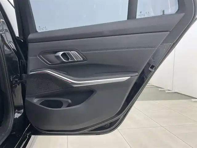 ＢＭＷ ＢＭＷ ３２０ｄ xDrive ツーリング Mスポーツ EDジョイ+ 岡山県 2020(令2)年 5.7万km 黒 コンフォートパッケージ/オートマチックテールGオペレーション/ストレージパッケージ/HiFiスピーカー/パーキングアシストプラス/純正iDrive7/360°カメラ/後退アシスト/USB/Bluetooth/アップルカープレイ/アンビエントライト/コンフォートアクセス/ACC/パワーシート/ブレーキAH/シートヒーター/オートライト/AHB/レインセンサー/FOP、7　19インチ3Dホイール