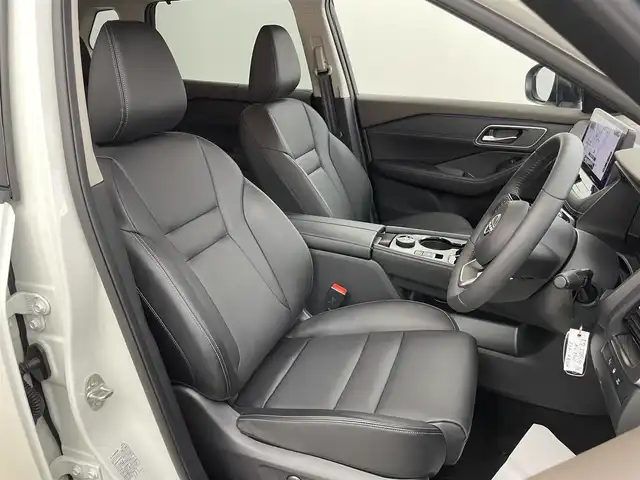日産 エクストレイル G e－4ORCE 埼玉県 2025(令7)年 0.2万km ブリリアントホワイトパール/スーパーブラック 2トーン プロパイロット　純正１２．３インチナビ　アラウンドビューモニター　ＢＳＩ　ビルトインＥＴＣ２．０　インテリジェントルームミラー　ステアリングヒーター　シートヒーター　ワイヤレス充電　メモリシート　ＴＶ