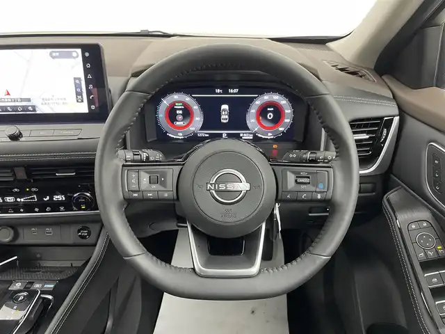 日産 エクストレイル G e－4ORCE 埼玉県 2025(令7)年 0.2万km ブリリアントホワイトパール/スーパーブラック 2トーン プロパイロット　純正１２．３インチナビ　アラウンドビューモニター　ＢＳＩ　ビルトインＥＴＣ２．０　インテリジェントルームミラー　ステアリングヒーター　シートヒーター　ワイヤレス充電　メモリシート　ＴＶ