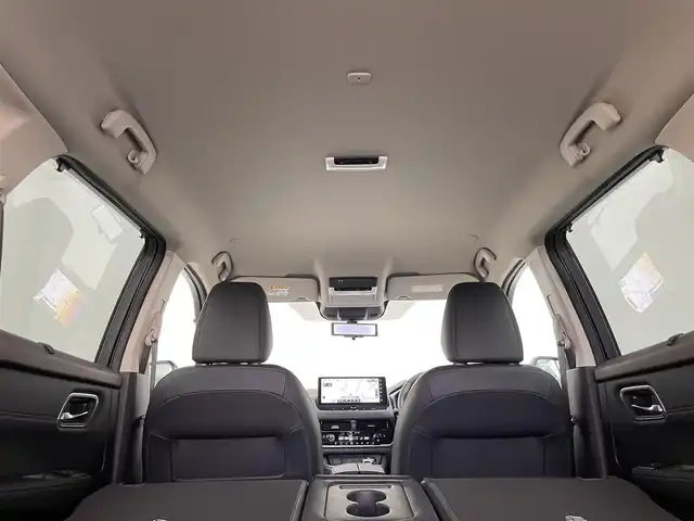 日産 エクストレイル G e－4ORCE 埼玉県 2025(令7)年 0.2万km ブリリアントホワイトパール/スーパーブラック 2トーン プロパイロット　純正１２．３インチナビ　アラウンドビューモニター　ＢＳＩ　ビルトインＥＴＣ２．０　インテリジェントルームミラー　ステアリングヒーター　シートヒーター　ワイヤレス充電　メモリシート　ＴＶ