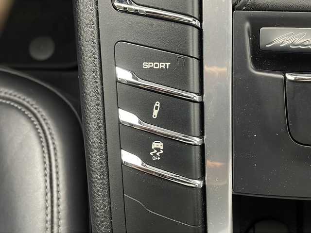 ポルシェ マカン GTS 滋賀県 2018(平30)年 3.7万km アゲートグレーメタリック 純正ナビ　/バックモニター/　衝突軽減ブレーキ/　シートヒーター/　ＥＴＣ/　ドライブレコーダー/　追従クルコン/　ＬＥＤライト/　純正２０インチアルミホイール/　純正フロアマット/　コーナーセンサー/　横滑り防止装置