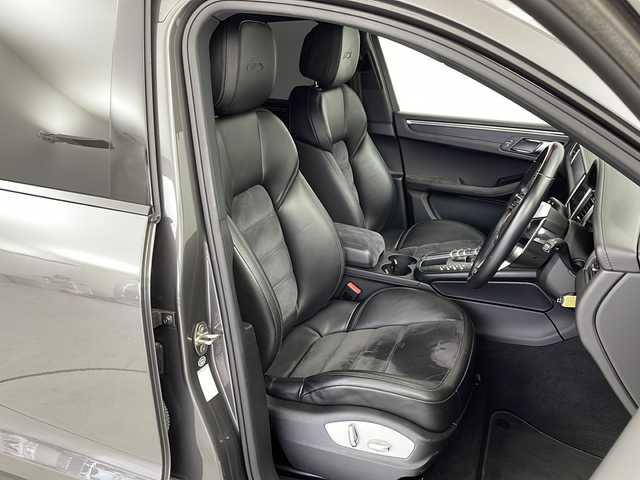 ポルシェ マカン GTS 滋賀県 2018(平30)年 3.7万km アゲートグレーメタリック 純正ナビ　/バックモニター/　衝突軽減ブレーキ/　シートヒーター/　ＥＴＣ/　ドライブレコーダー/　追従クルコン/　ＬＥＤライト/　純正２０インチアルミホイール/　純正フロアマット/　コーナーセンサー/　横滑り防止装置