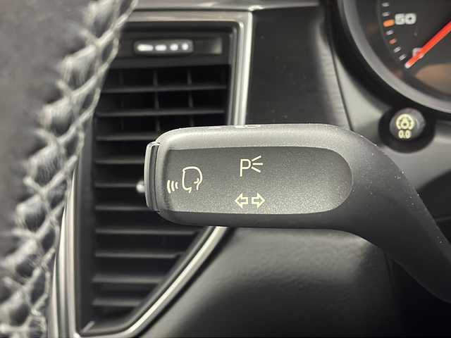 ポルシェ マカン GTS 滋賀県 2018(平30)年 3.7万km アゲートグレーメタリック 純正ナビ　/バックモニター/　衝突軽減ブレーキ/　シートヒーター/　ＥＴＣ/　ドライブレコーダー/　追従クルコン/　ＬＥＤライト/　純正２０インチアルミホイール/　純正フロアマット/　コーナーセンサー/　横滑り防止装置