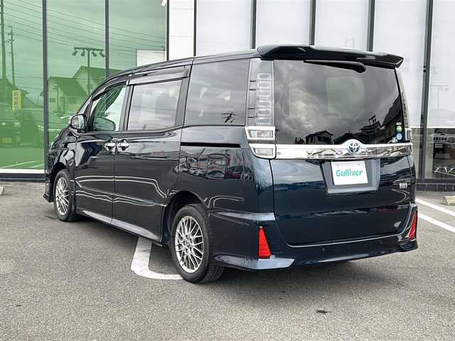 トヨタ ヴォクシー ハイブリッド ZS 煌Ⅲ 岐阜県 2021(令3)年 5.9万km ブラッキッシュアゲハガラスフレーク 登録時走行距離58535km/純正10インチナビ/バックモニター/後席モニター/フルセグテレビ/12インチ後席モニター/シートヒーター/クルーズコントロール/両側パワースライドドア/ETC2.0/フォグランプ/純正アルミホイール/オートライト/オートマチックハイビーム/レーンキープアシスト/LEDヘッドライト/純正フロアマット/スマートキー/プッシュスタート/ドアバイザー/禁煙車