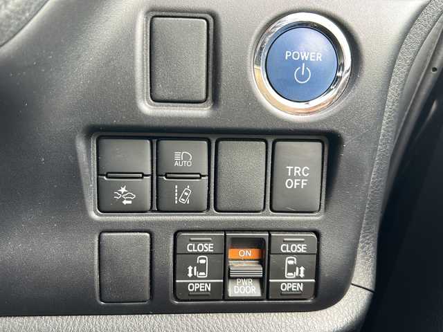 トヨタ ヴォクシー ハイブリッド ZS 煌Ⅲ 岐阜県 2021(令3)年 5.9万km ブラッキッシュアゲハガラスフレーク 登録時走行距離58535km/純正10インチナビ/バックモニター/後席モニター/フルセグテレビ/12インチ後席モニター/シートヒーター/クルーズコントロール/両側パワースライドドア/ETC2.0/フォグランプ/純正アルミホイール/オートライト/オートマチックハイビーム/レーンキープアシスト/LEDヘッドライト/純正フロアマット/スマートキー/プッシュスタート/ドアバイザー/禁煙車