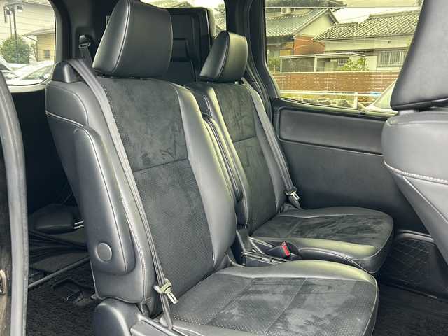 トヨタ ヴォクシー ハイブリッド ZS 煌Ⅲ 岐阜県 2021(令3)年 5.9万km ブラッキッシュアゲハガラスフレーク 登録時走行距離58535km/純正10インチナビ/バックモニター/後席モニター/フルセグテレビ/12インチ後席モニター/シートヒーター/クルーズコントロール/両側パワースライドドア/ETC2.0/フォグランプ/純正アルミホイール/オートライト/オートマチックハイビーム/レーンキープアシスト/LEDヘッドライト/純正フロアマット/スマートキー/プッシュスタート/ドアバイザー/禁煙車