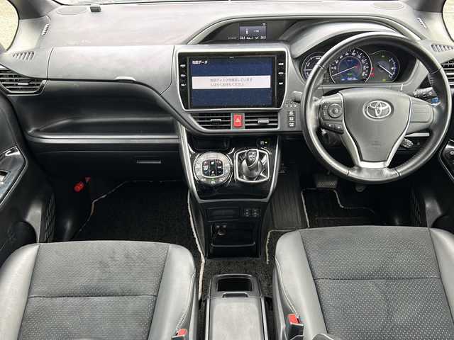 トヨタ ヴォクシー ハイブリッド ZS 煌Ⅲ 岐阜県 2021(令3)年 5.9万km ブラッキッシュアゲハガラスフレーク 登録時走行距離58535km/純正10インチナビ/バックモニター/後席モニター/フルセグテレビ/12インチ後席モニター/シートヒーター/クルーズコントロール/両側パワースライドドア/ETC2.0/フォグランプ/純正アルミホイール/オートライト/オートマチックハイビーム/レーンキープアシスト/LEDヘッドライト/純正フロアマット/スマートキー/プッシュスタート/ドアバイザー/禁煙車