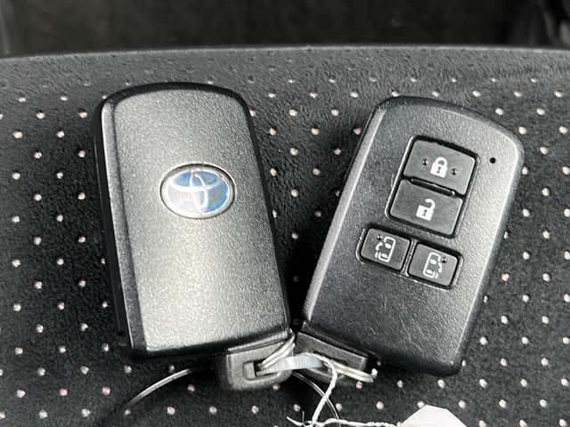 トヨタ ヴォクシー ハイブリッド ZS 煌Ⅲ 岐阜県 2021(令3)年 5.9万km ブラッキッシュアゲハガラスフレーク 登録時走行距離58535km/純正10インチナビ/バックモニター/後席モニター/フルセグテレビ/12インチ後席モニター/シートヒーター/クルーズコントロール/両側パワースライドドア/ETC2.0/フォグランプ/純正アルミホイール/オートライト/オートマチックハイビーム/レーンキープアシスト/LEDヘッドライト/純正フロアマット/スマートキー/プッシュスタート/ドアバイザー/禁煙車