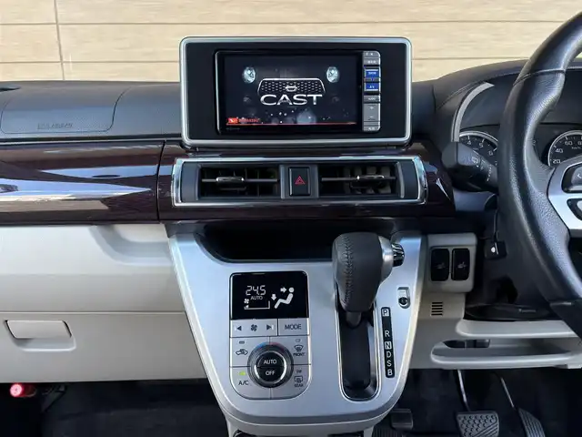 ダイハツ キャスト スタイル G ターボ VS SAⅢ 埼玉県 2023(令5)年 1.6万km ダークエメラルドマイカ 登録時15292km/ワンオーナー/ターボ車/スマートアシスト3/　・衝突回避支援ブレーキ（車両・歩行者）/　・誤発進抑制制御機能（前方・後方）/　・先行車発進お知らせ/　・車線逸脱警報機能/　・オートハイビーム/純正メモリーナビ【NMZL-W730】/　・フルセグTV（走行時視聴可能）/　・CD/DVD再生/　・HDMI/USB端子/　・Bluetooth接続/　・SDミュージックサーバー/　・パノラマモニター（全周囲カメラ）/　・ナビ連動ドライブレコーダー/MOMO革巻きステアリング/アイドリングストップ/前席シートヒーター/純正15インチAW/LEDヘッドライト/LEDフォグライト/プッシュスタート/スマートキー×2/オートエアコン/ドアバイザー/保証書/取扱説明書/ナビ取扱説明書/ディーラー記録簿（R6.R7）/