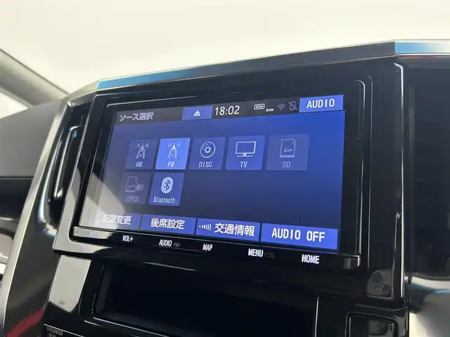 トヨタ アルファードハイブリット SR サイドリフトアップ 千葉県 2018(平30)年 6.1万km ホワイトパールクリスタルシャイン 禁煙車/福祉車両/・サイドリフトアップチルトシート/トヨタセーフティセンス/・プリクラッシュセーフティ/・プリクラッシュセーフティブレーキ/・レーントレーシングアシスト/・クリアランスソナー/・ブラインドスポットモニター/・レーダークルーズコントロール/両側パワースライドドア/12.1インチフリップダウンモニター/純正9インチメモリナビ/・型番：NSZT-Y68T/・CD/DVD/Bluetooth/フルセグTV/・バックカメラ/・ビルトインETC/・デジタルインナーミラー/革巻きステアリング/・ステアリングスイッチ/レザーシート/・DNパワーシート/・D席メモリ付き/・DNベンチレーション/MT付きAT/左右独立エアコン/純正フロアマット/純正17インチAW/オートライト/・オートマチックハイビーム/・LEDヘッドライト/・LEDフォグランプ/・三眼シーケンシャルウインカー