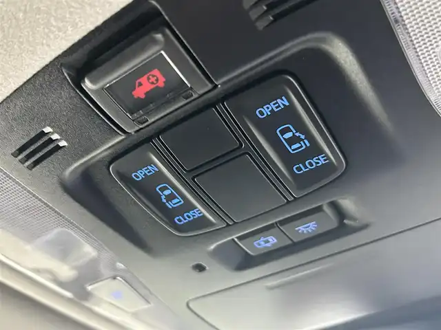 トヨタ アルファードハイブリット SR サイドリフトアップ 千葉県 2018(平30)年 6.1万km ホワイトパールクリスタルシャイン 禁煙車/福祉車両/・サイドリフトアップチルトシート/トヨタセーフティセンス/・プリクラッシュセーフティ/・プリクラッシュセーフティブレーキ/・レーントレーシングアシスト/・クリアランスソナー/・ブラインドスポットモニター/・レーダークルーズコントロール/両側パワースライドドア/12.1インチフリップダウンモニター/純正9インチメモリナビ/・型番：NSZT-Y68T/・CD/DVD/Bluetooth/フルセグTV/・バックカメラ/・ビルトインETC/・デジタルインナーミラー/革巻きステアリング/・ステアリングスイッチ/レザーシート/・DNパワーシート/・D席メモリ付き/・DNベンチレーション/MT付きAT/左右独立エアコン/純正フロアマット/純正17インチAW/オートライト/・オートマチックハイビーム/・LEDヘッドライト/・LEDフォグランプ/・三眼シーケンシャルウインカー