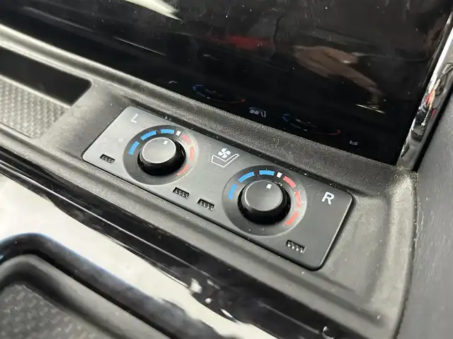 トヨタ アルファードハイブリット SR サイドリフトアップ 千葉県 2018(平30)年 6.1万km ホワイトパールクリスタルシャイン 禁煙車/福祉車両/・サイドリフトアップチルトシート/トヨタセーフティセンス/・プリクラッシュセーフティ/・プリクラッシュセーフティブレーキ/・レーントレーシングアシスト/・クリアランスソナー/・ブラインドスポットモニター/・レーダークルーズコントロール/両側パワースライドドア/12.1インチフリップダウンモニター/純正9インチメモリナビ/・型番：NSZT-Y68T/・CD/DVD/Bluetooth/フルセグTV/・バックカメラ/・ビルトインETC/・デジタルインナーミラー/革巻きステアリング/・ステアリングスイッチ/レザーシート/・DNパワーシート/・D席メモリ付き/・DNベンチレーション/MT付きAT/左右独立エアコン/純正フロアマット/純正17インチAW/オートライト/・オートマチックハイビーム/・LEDヘッドライト/・LEDフォグランプ/・三眼シーケンシャルウインカー