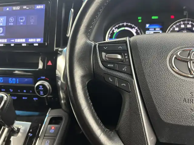 トヨタ アルファードハイブリット SR サイドリフトアップ 千葉県 2018(平30)年 6.1万km ホワイトパールクリスタルシャイン 禁煙車/福祉車両/・サイドリフトアップチルトシート/トヨタセーフティセンス/・プリクラッシュセーフティ/・プリクラッシュセーフティブレーキ/・レーントレーシングアシスト/・クリアランスソナー/・ブラインドスポットモニター/・レーダークルーズコントロール/両側パワースライドドア/12.1インチフリップダウンモニター/純正9インチメモリナビ/・型番：NSZT-Y68T/・CD/DVD/Bluetooth/フルセグTV/・バックカメラ/・ビルトインETC/・デジタルインナーミラー/革巻きステアリング/・ステアリングスイッチ/レザーシート/・DNパワーシート/・D席メモリ付き/・DNベンチレーション/MT付きAT/左右独立エアコン/純正フロアマット/純正17インチAW/オートライト/・オートマチックハイビーム/・LEDヘッドライト/・LEDフォグランプ/・三眼シーケンシャルウインカー