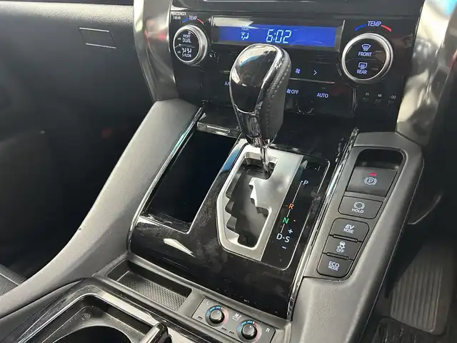 トヨタ アルファードハイブリット SR サイドリフトアップ 千葉県 2018(平30)年 6.1万km ホワイトパールクリスタルシャイン 禁煙車/福祉車両/・サイドリフトアップチルトシート/トヨタセーフティセンス/・プリクラッシュセーフティ/・プリクラッシュセーフティブレーキ/・レーントレーシングアシスト/・クリアランスソナー/・ブラインドスポットモニター/・レーダークルーズコントロール/両側パワースライドドア/12.1インチフリップダウンモニター/純正9インチメモリナビ/・型番：NSZT-Y68T/・CD/DVD/Bluetooth/フルセグTV/・バックカメラ/・ビルトインETC/・デジタルインナーミラー/革巻きステアリング/・ステアリングスイッチ/レザーシート/・DNパワーシート/・D席メモリ付き/・DNベンチレーション/MT付きAT/左右独立エアコン/純正フロアマット/純正17インチAW/オートライト/・オートマチックハイビーム/・LEDヘッドライト/・LEDフォグランプ/・三眼シーケンシャルウインカー