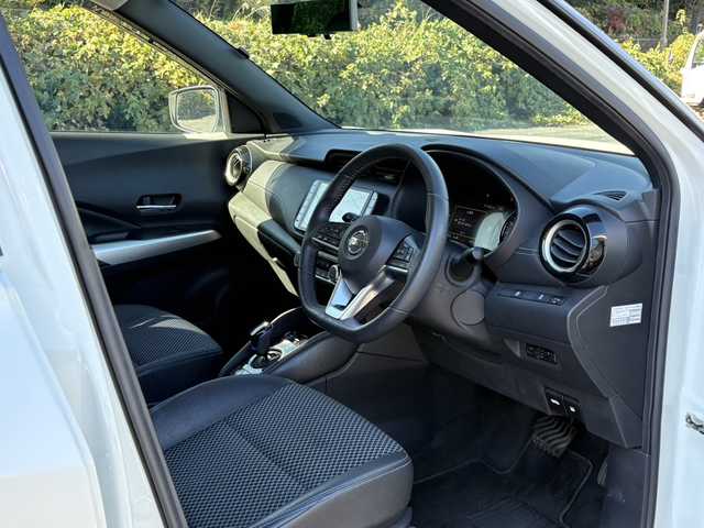 日産 キックス X 大分県 2021(令3)年 3.5万km ブリリアントホワイトパール/ピュアブラック 2トーン プロパイロット/エマジェンシーブレーキサポート/スマートルームミラー/ハーフレザーシート/純正メモリーナビ/アラウンドビューモニター/アダプティブクルーズコントロール/ビルトインETC/リアソナー/純正LEDヘッドライト/オートライトコントロール/スマートキー/エンジンプッシュスタート