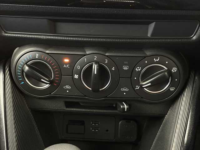 マツダ デミオ XD 群馬県 2015(平27)年 4.7万km ブルーリフレックスマイカ 禁煙車　純正７インチナビ　バックカメラ　衝突軽減システム　横滑り防止装置　ビルトインＥＴＣ　Ｉ－ＳＴＯＰ　ヘッドライトレベライザー　電動格納ミラー　スマートキー　プッシュスタート　純正フロアマット