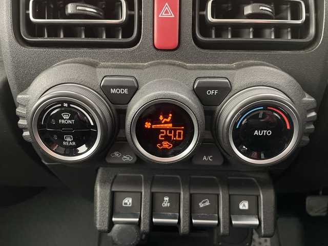 スズキ ジムニー シエラ JC 長野県 2019(令1)年 2.6万km シフォンアイボリーM ４ＷＤ/社外ＣＤ/衝突被害軽減ブレーキ/クルーズコントロール/レーンディパーチャーアラート/ヘッドライトウォッシャー/LEDライト/オートライト/フォグランプ/ウィンカードアミラー/革巻きステアリング/スタッドレス＋アルミ車載/スマートキーx2/純正15インチアルミ/前席シートヒーター