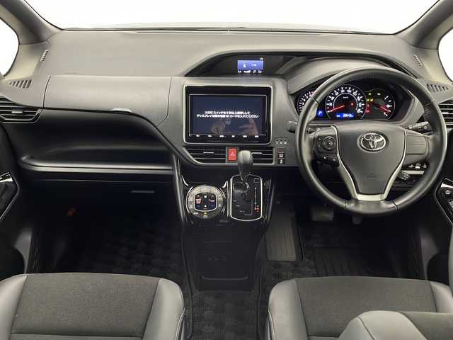 トヨタ ノア Si ダブルバイビーⅡ 宮崎県 2019(令1)年 4万km ブラック 車検R8年9月/純正9インチナビ/純正後席用12インチフリップダウンモニター/バックカメラ/(BT/CD/DVD/MSV)/両側パワースライドドア/衝突軽減システム/クルーズコントロール/車線逸脱警報/横滑り防止機能/クリアランスソナー/ハーフレザーシート/純正フロアマットマット/純正アルミホイール/ビルトインETC/社外ドライブレコーダー/LEDオートヘッドライト/オートマチックハイビーム/スマートキー×2