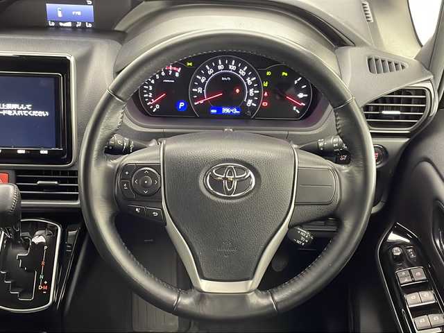トヨタ ノア Si ダブルバイビーⅡ 宮崎県 2019(令1)年 4万km ブラック 車検R8年9月/純正9インチナビ/純正後席用12インチフリップダウンモニター/バックカメラ/(BT/CD/DVD/MSV)/両側パワースライドドア/衝突軽減システム/クルーズコントロール/車線逸脱警報/横滑り防止機能/クリアランスソナー/ハーフレザーシート/純正フロアマットマット/純正アルミホイール/ビルトインETC/社外ドライブレコーダー/LEDオートヘッドライト/オートマチックハイビーム/スマートキー×2