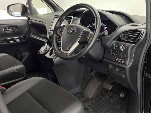 トヨタ ノア Si ダブルバイビーⅡ 宮崎県 2019(令1)年 4万km ブラック 車検R8年9月/純正9インチナビ/純正後席用12インチフリップダウンモニター/バックカメラ/(BT/CD/DVD/MSV)/両側パワースライドドア/衝突軽減システム/クルーズコントロール/車線逸脱警報/横滑り防止機能/クリアランスソナー/ハーフレザーシート/純正フロアマットマット/純正アルミホイール/ビルトインETC/社外ドライブレコーダー/LEDオートヘッドライト/オートマチックハイビーム/スマートキー×2