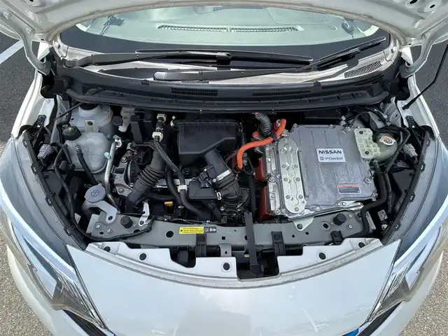 日産 ノート e－パワー X 栃木県 2019(令1)年 7.6万km ブリリアントホワイトパール エマージェンシーブレーキ/純正メモリナビ/フルセグTV/DVD/Bluetooth/アラウンドビューモニター/インテリジェントルームミラー/ETC/前後ドライブレコーダー/純正15インチAW/LEDヘッドライト/ステアリングリモコン/コーナーセンサー/AAC
