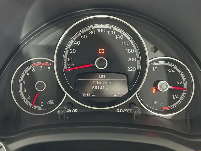 フォルクスワーゲン アップ ＧＴＩ 佐賀県 2018(平30)年 6.9万km 白 ターボ車/衝突軽減ブレーキ/ETC/前方ドライブレコーダー/シートヒーター/LEDライト/オートライト/フォグライト/純正１７インチアルミホイール/純正フロアマット/リモコンキー/スペアキー/横滑り防止装置/バックフォグ/ドアミラーヒーター