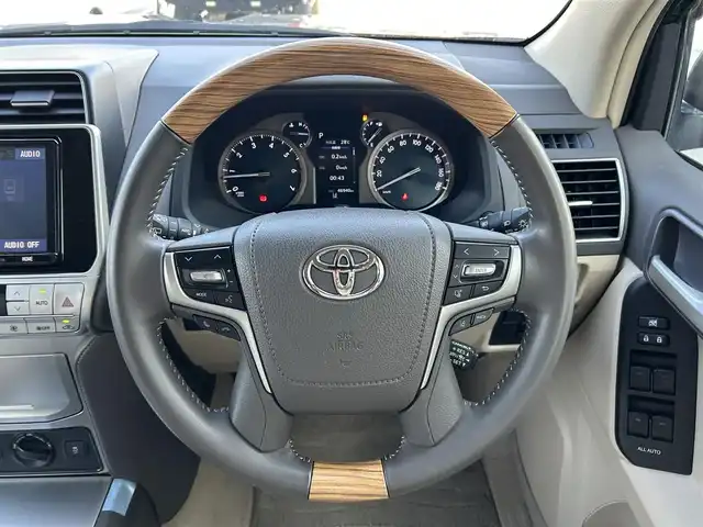 トヨタ ランドクルーザー プラド TX Lパッケージ 滋賀県 2022(令4)年 4.7万km ブラック ガソリン/4WD(F4)/6速AT/モデリスタエアロ/チルト＆スライド電動ムーンルーフ/ルーフレール/９インチ純正ナビ【NSZT-Y68T】/(FM/AM/CD/DVD/フルセグ/Bluetooth)/前ドライブレコーダー/ETC/バックカメラ/ＴｏｙｏｔａＳａｆｅｔｙＳｅｎｓｅ/・踏み間違い防止アシスト	/・プリクラッシュブレーキアシスト	/・レーンキープアシスト/・レーダークルーズコントロール/・標識検知機能	/運転席・助手席シートヒーター/運転席・助手席シートベンチレーション/電動格納ミラー/防眩インナーミラー/革巻きステアリング/ステアリングスイッチ/オートライト/フロントフォグ/LEDヘッドライト/ヘッドライトウォッシャー/オートマチックハイビーム/フルオートエアコン/プッシュスタート/スマートキー/スペアキー/純正フロアマット