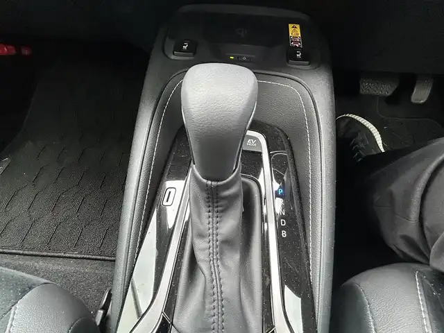 トヨタ カローラ スポーツ ハイブリッドG Z 長崎県 2024(令6)年 0.7万km アティチュードブラックマイカ/プラチナホワイトパールマイカ /ワンオーナー//純正ナビ/ (Apple Car play フルセグTV BT)//レーダークルーズコントロール//ビルドインETC2.0//トヨタセーフティーセンス//プリクラッシュセーフティ//レーントレーシングアシスト//レーンディパーチャアラート//ブラインドスポットモニター//パーキングサポートブレーキ//オートライト//LEDヘッドライト//コーナーセンサー//スマートキー//保証書　取扱説明書