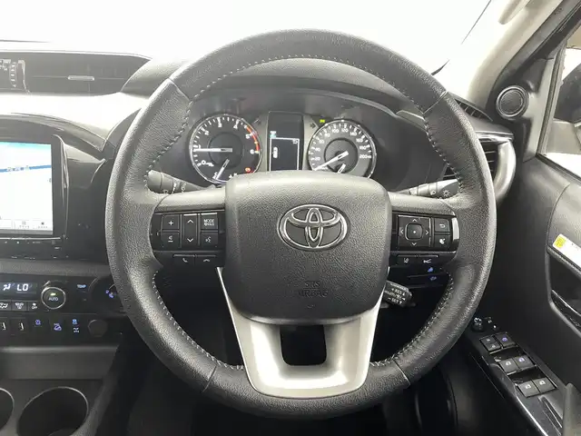 トヨタ ハイラックス Z 熊本県 2021(令3)年 4.6万km アティチュードブラックマイカ 社外トノカバー（三つ折りタイプ）/社外テール/ベッドライナー/社外ナビRQ911（ＣＤ・ＤＶＤ・フルセグ・ＢＴ・ＵＳＢ）/バックカメラ　/ＥＴＣ　/前後クリアランスソナー　/ＥＴＣ　/トヨタセーフティーセンス/・プリクラッシュセーフティ/・レーンディパーチャーアラート/・ロードサインアシスト/・アダブティブクルーズコントロール/横滑り防止/ダウンヒルアシスト/アイドリングストップ/純正フロアマット/社外２０インチAW/オートライト/LEDヘッドライト/フォグライト/スマートキー/プッシュスタート/スペアキー２本