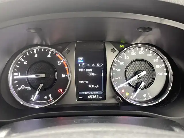 トヨタ ハイラックス Z 熊本県 2021(令3)年 4.6万km アティチュードブラックマイカ 社外トノカバー（三つ折りタイプ）/社外テール/ベッドライナー/社外ナビRQ911（ＣＤ・ＤＶＤ・フルセグ・ＢＴ・ＵＳＢ）/バックカメラ　/ＥＴＣ　/前後クリアランスソナー　/ＥＴＣ　/トヨタセーフティーセンス/・プリクラッシュセーフティ/・レーンディパーチャーアラート/・ロードサインアシスト/・アダブティブクルーズコントロール/横滑り防止/ダウンヒルアシスト/アイドリングストップ/純正フロアマット/社外２０インチAW/オートライト/LEDヘッドライト/フォグライト/スマートキー/プッシュスタート/スペアキー２本