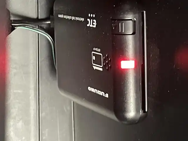 トヨタ ハイラックス Z 熊本県 2021(令3)年 4.6万km アティチュードブラックマイカ 社外トノカバー（三つ折りタイプ）/社外テール/ベッドライナー/社外ナビRQ911（ＣＤ・ＤＶＤ・フルセグ・ＢＴ・ＵＳＢ）/バックカメラ　/ＥＴＣ　/前後クリアランスソナー　/ＥＴＣ　/トヨタセーフティーセンス/・プリクラッシュセーフティ/・レーンディパーチャーアラート/・ロードサインアシスト/・アダブティブクルーズコントロール/横滑り防止/ダウンヒルアシスト/アイドリングストップ/純正フロアマット/社外２０インチAW/オートライト/LEDヘッドライト/フォグライト/スマートキー/プッシュスタート/スペアキー２本