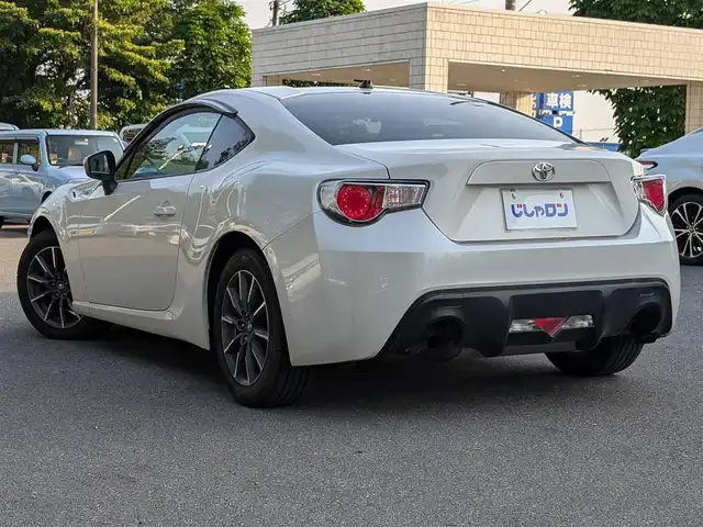 トヨタ ８６ G 栃木県 2012(平24)年 10.4万km サテンホワイトパール (株)IDOMが運営する【じしゃロン宇都宮店】の自社ローン対象車両になります。こちらは現金またはオートローンご利用時の価格です。自社ローンご希望の方は別途その旨お申付け下さい/純正ナビ/BT/TV/ETC/純正16インチAW/ドアバイザー/電格ミラー/ABS/横滑り防止/カーテンエアバック