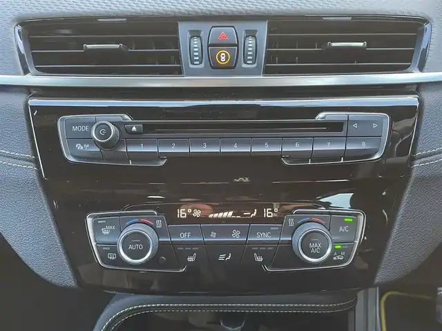 ＢＭＷ Ｘ２ xDrive20i MスポーツX 青森県 2018(平30)年 2.8万km アルピンホワイトⅢ 4WD/純正ナビ/（Bluetooth・CD・DVD・USB）/バックカメラ/電動バックドア/革巻きステアリング/ステアリングスイッチ/パドルシフト/レーンキープアシスト/衝突警告/シートヒーター/パーキングベンチレーション/LEDライト/オートライト/ミラー一体型ETC/ウインカーミラー/電動パーキングブレーキ/純正アルミホイール19インチ/前後コーナーセンサー/ABS/横滑り防止機能/エアバック（ダブル・サイド・カーテン）/プッシュスタート/スマートキーX2/保証書/取扱説明書