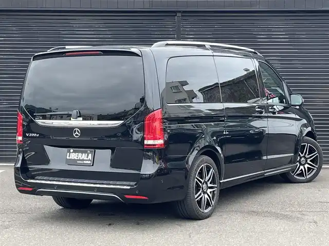 メルセデス・ベンツ Ｖ２２０ d AVG ロング AMGライン 静岡県 2020(令2)年 4.6万km オブシディアンブラックM ワンオーナー/AMGライン/・AMGデザインエクステリア/・19インチAMG7ツインスポークアルミホイール/・カーボン調インテリアトリム/・ステンレスアクセル&ブレーキペダル/・パノラミックスライディングルーフ/レーダーセーフティパッケージ/・ブラインドスポットアシスト/・アクティブディスタンスアシスト・ディストロニック/・レーンキーピングアシスト/・アクティブブレーキアシスト/・PRE-SAFE/レザーシート/Burmesterサラウンドサウンドシステム/両側パワースライドドア/MBUX/(CD/DVD/Bluetooth/フルセグ)/360°カメラ/アダプティブクルーズコントロール/メモリー付パワーシート/シートヒーター/アンビエントライト/キーレスキー/ETC2.0/ドライブレコーダー/3列シート/ウォークスルー/純正フロアマット/保証書/取説/スペアキー