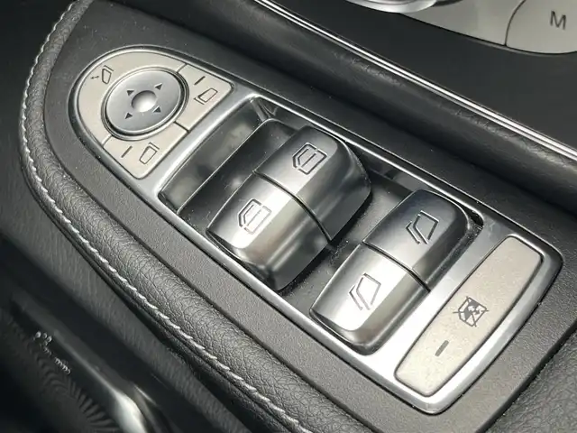メルセデス・ベンツ Ｖ２２０ d AVG ロング AMGライン 静岡県 2020(令2)年 4.6万km オブシディアンブラックM ワンオーナー/AMGライン/・AMGデザインエクステリア/・19インチAMG7ツインスポークアルミホイール/・カーボン調インテリアトリム/・ステンレスアクセル&ブレーキペダル/・パノラミックスライディングルーフ/レーダーセーフティパッケージ/・ブラインドスポットアシスト/・アクティブディスタンスアシスト・ディストロニック/・レーンキーピングアシスト/・アクティブブレーキアシスト/・PRE-SAFE/レザーシート/Burmesterサラウンドサウンドシステム/両側パワースライドドア/MBUX/(CD/DVD/Bluetooth/フルセグ)/360°カメラ/アダプティブクルーズコントロール/メモリー付パワーシート/シートヒーター/アンビエントライト/キーレスキー/ETC2.0/ドライブレコーダー/3列シート/ウォークスルー/純正フロアマット/保証書/取説/スペアキー