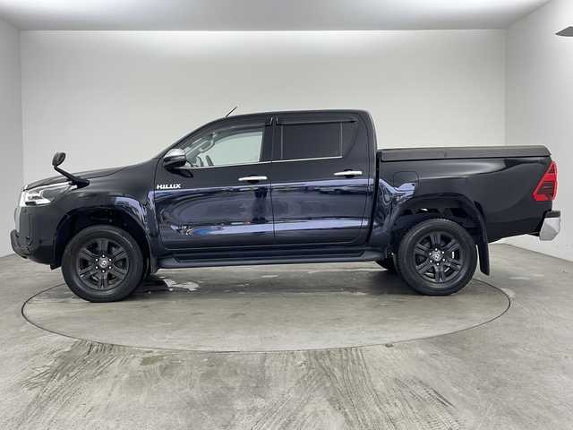 トヨタ ハイラックス Z 兵庫県 2021(令3)年 5万km アティチュードブラックマイカ ・社外ナビ/BT/USB/iPod/SD/・トヨタセーフティセンス/・レーダークルーズコントロール/・衝突軽減システム/・横滑り防止装置/・レーンキープアシスト/・ダウンヒルアシストコントロール/・センターデフロック/・アイドリングストップ/・クリアランスソナー/・前後コーナーセンサー/・バックカメラ/・パワーヒート/・LEDオートライト/・寒冷地仕様/・革調シートカバー/・GRハードトノカバー/・ETC/・純正ドライブレコーダー（前後）/・MTモード付AT/・純正AW/・AAC/・スマートキー/・プッシュスタート/・W＋サイドエアバッグ/・カーテンエアバッグ