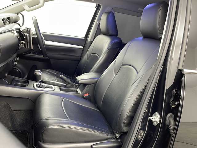 トヨタ ハイラックス Z 兵庫県 2021(令3)年 5万km アティチュードブラックマイカ ・社外ナビ/BT/USB/iPod/SD/・トヨタセーフティセンス/・レーダークルーズコントロール/・衝突軽減システム/・横滑り防止装置/・レーンキープアシスト/・ダウンヒルアシストコントロール/・センターデフロック/・アイドリングストップ/・クリアランスソナー/・前後コーナーセンサー/・バックカメラ/・パワーヒート/・LEDオートライト/・寒冷地仕様/・革調シートカバー/・GRハードトノカバー/・ETC/・純正ドライブレコーダー（前後）/・MTモード付AT/・純正AW/・AAC/・スマートキー/・プッシュスタート/・W＋サイドエアバッグ/・カーテンエアバッグ