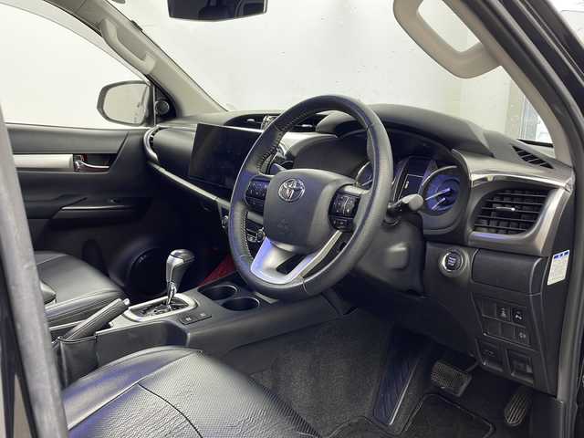 トヨタ ハイラックス Z 兵庫県 2021(令3)年 5万km アティチュードブラックマイカ ・社外ナビ/BT/USB/iPod/SD/・トヨタセーフティセンス/・レーダークルーズコントロール/・衝突軽減システム/・横滑り防止装置/・レーンキープアシスト/・ダウンヒルアシストコントロール/・センターデフロック/・アイドリングストップ/・クリアランスソナー/・前後コーナーセンサー/・バックカメラ/・パワーヒート/・LEDオートライト/・寒冷地仕様/・革調シートカバー/・GRハードトノカバー/・ETC/・純正ドライブレコーダー（前後）/・MTモード付AT/・純正AW/・AAC/・スマートキー/・プッシュスタート/・W＋サイドエアバッグ/・カーテンエアバッグ