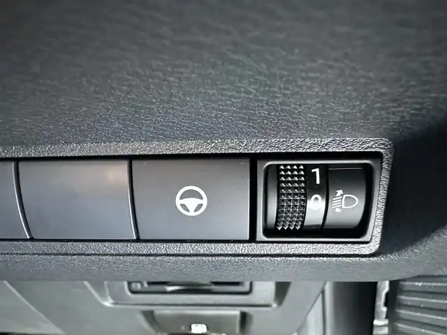 日産 ノート X 千葉県 2024(令6)年 2.8万km ダークメタルグレー 純正９インチナビ/(AM/FM/TV/Bluetooth)/HDMI/全周囲カメラ/デジタルインナーミラー/プロパイロット/置くだけ充電/衝突被害軽減システム/車線逸脱警報/クルーズコントロール/横滑り防止装置/ETC２．０/アイドリングストップ/LEDヘッドライト/オートライト/ウィンカーミラー/電動格納ミラー/シートリフター/プッシュスタート/スマートキー/フロアマット/スペアキー/取扱説明書/保証書