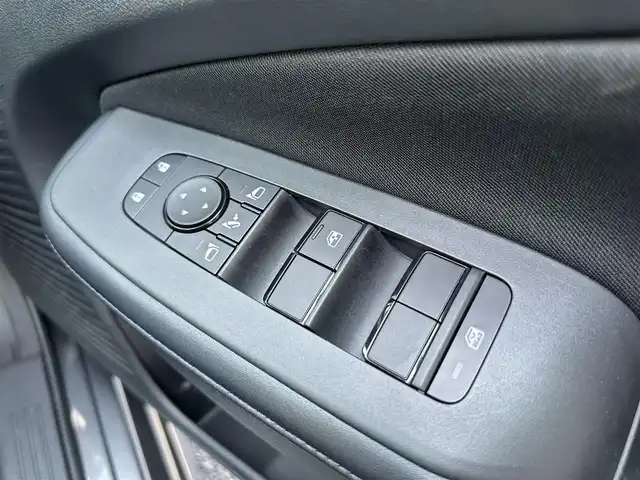 日産 ノート X 千葉県 2024(令6)年 2.8万km ダークメタルグレー 純正９インチナビ/(AM/FM/TV/Bluetooth)/HDMI/全周囲カメラ/デジタルインナーミラー/プロパイロット/置くだけ充電/衝突被害軽減システム/車線逸脱警報/クルーズコントロール/横滑り防止装置/ETC２．０/アイドリングストップ/LEDヘッドライト/オートライト/ウィンカーミラー/電動格納ミラー/シートリフター/プッシュスタート/スマートキー/フロアマット/スペアキー/取扱説明書/保証書