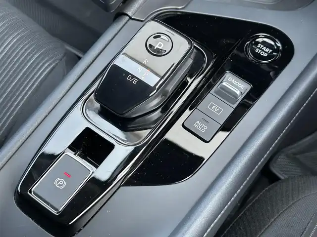 日産 ノート X 千葉県 2024(令6)年 2.8万km ダークメタルグレー 純正９インチナビ/(AM/FM/TV/Bluetooth)/HDMI/全周囲カメラ/デジタルインナーミラー/プロパイロット/置くだけ充電/衝突被害軽減システム/車線逸脱警報/クルーズコントロール/横滑り防止装置/ETC２．０/アイドリングストップ/LEDヘッドライト/オートライト/ウィンカーミラー/電動格納ミラー/シートリフター/プッシュスタート/スマートキー/フロアマット/スペアキー/取扱説明書/保証書
