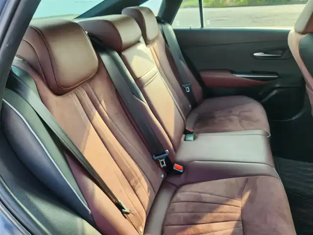 トヨタ クラウン ハイブリッド RS アドバンス 群馬県 2019(令1)年 7.1万km プレシャスガレナ 〇純正8インチナビ/〇フルセグTV/〇バックカメラ/〇ビルトインETC2.0/〇ドライブレコーダー/〇セーフティセンス/・レーダークルーズコントロール/・プリクラッシュセーフティ/〇ブラインドスポットモニター/〇カラーヘッドアップディスプレイ/〇三眼LEDヘッドランプ/〇オートライト/〇フォグランプ/〇純正18インチアルミ/〇革巻きステアリング/〇パドルシフト/〇ステアリングヒーター/〇合皮/ブランノーブコンビシート（ブラック/テラロッサ）/〇シートヒーター/〇パワーシート/〇スマートキー/〇禁煙車